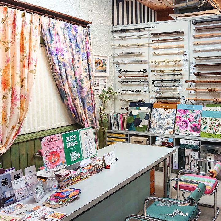 デコワールド店内