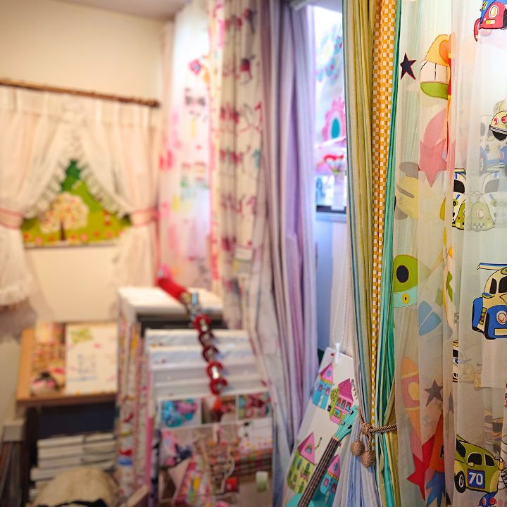 デコワールド店内