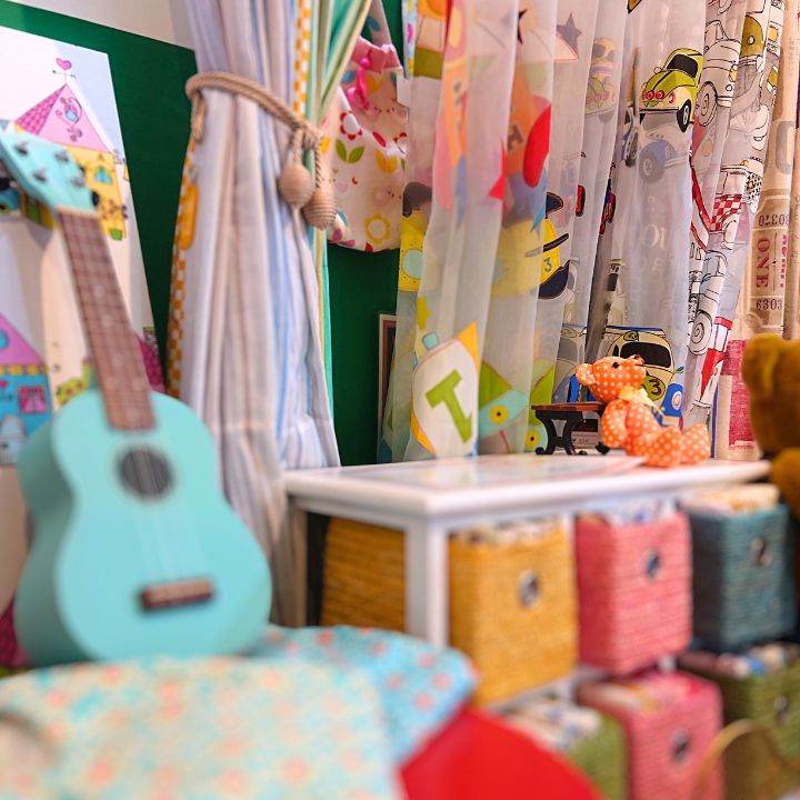 デコワールド店内