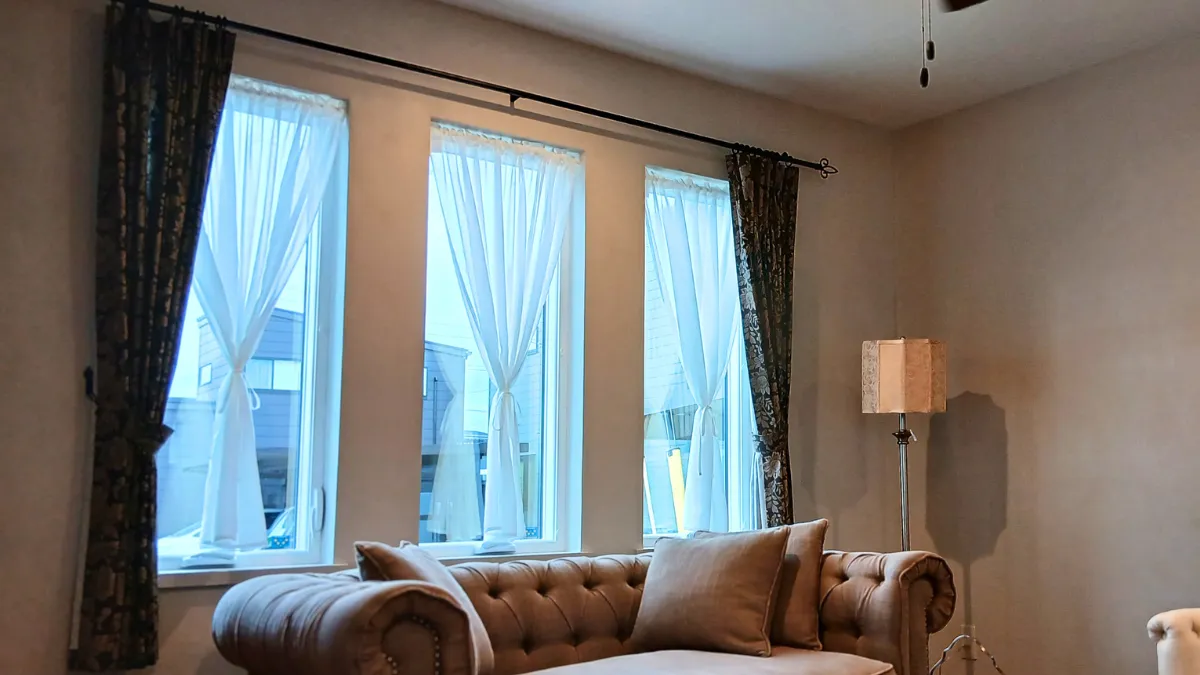 デコワールド店内