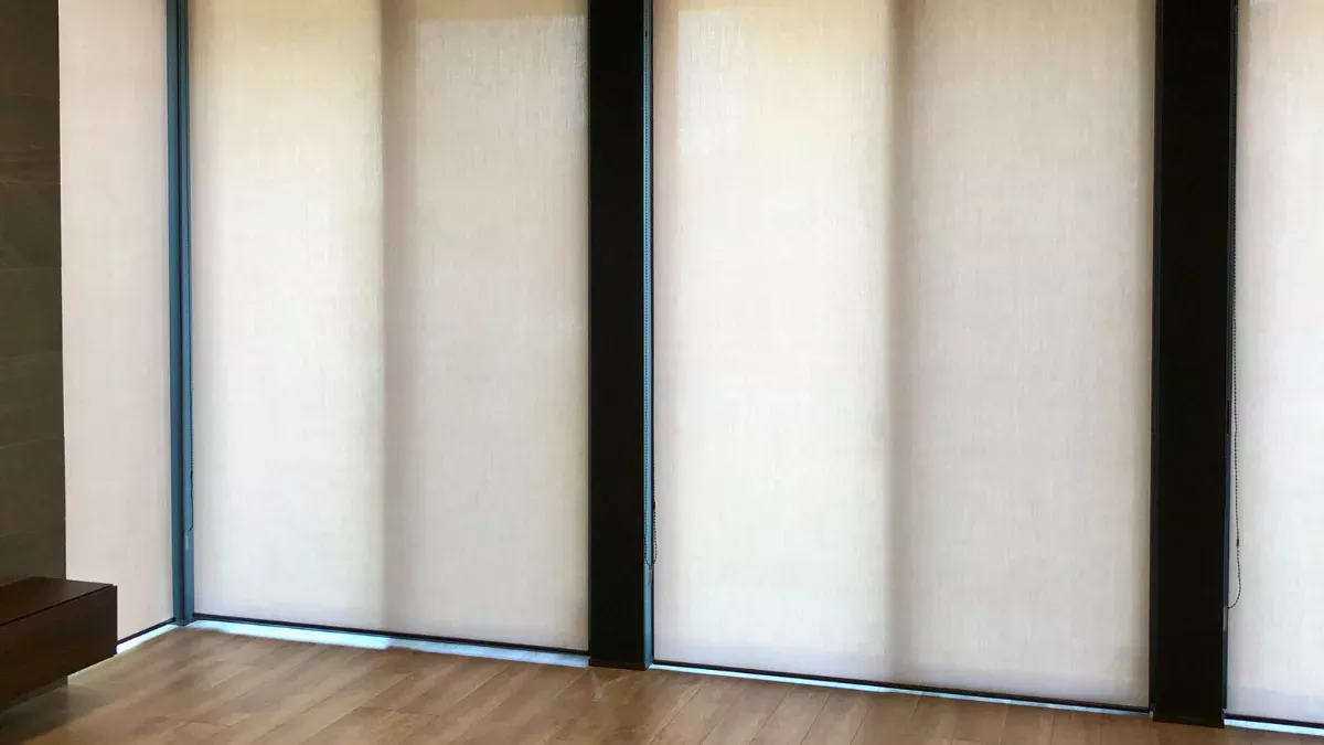 シンプルモダンロールスクリーン